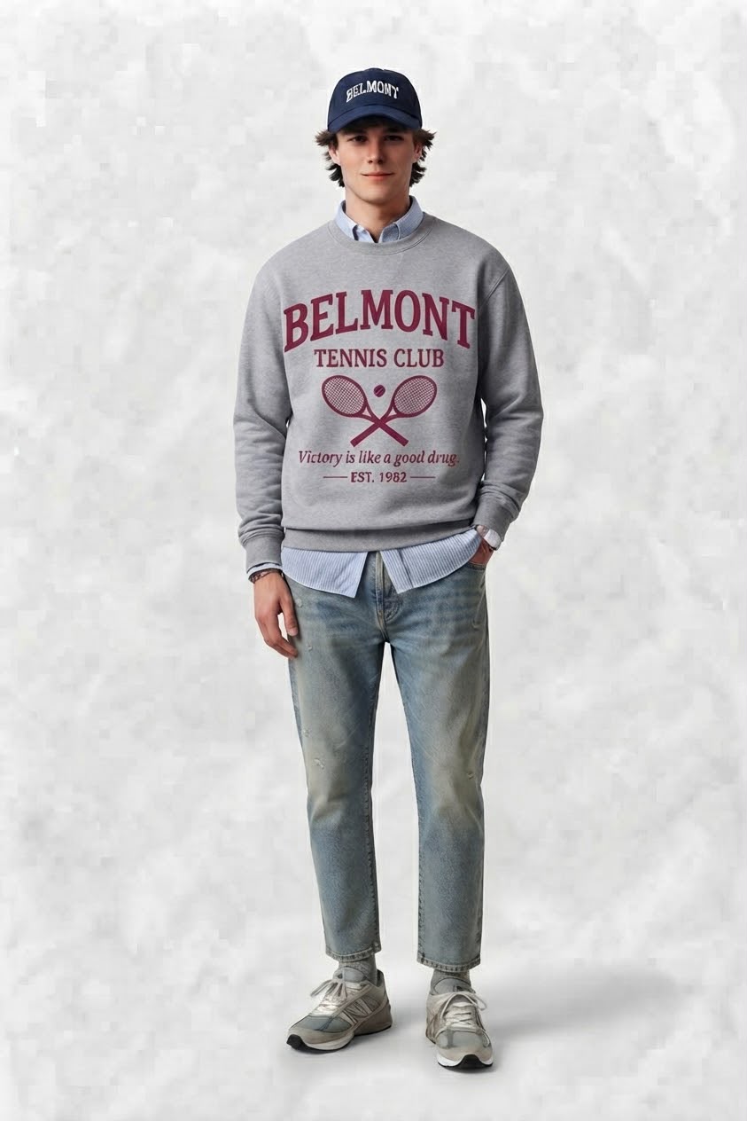 Look Belmont: sudadera gris jaspeado BELMONT Tennis Club en granate, gorra marino y vaquero claro